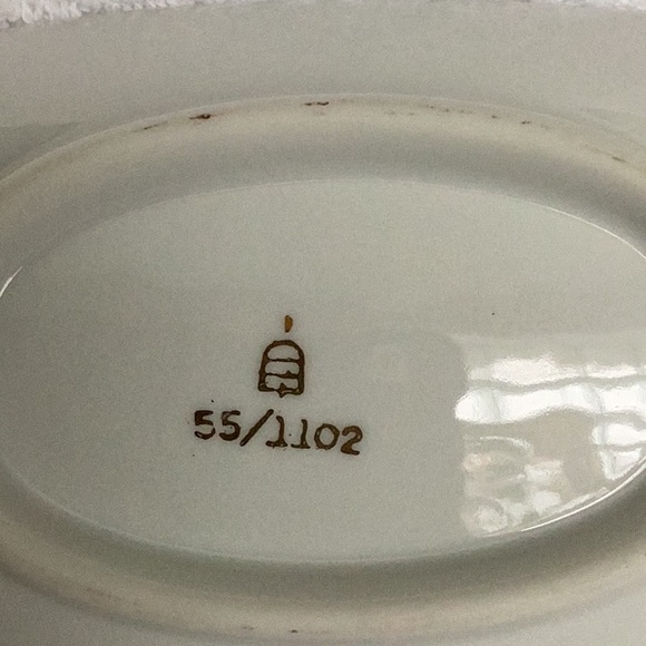 VINTAGE ROYAL VIENNA LOVE STORY COURTING COUPLE OVAL OLIVE DISH WITH GOLD ACCENT - Picture 3 of 5